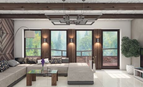 Schickes Salon mit Holz Balkontüren und Tiefbodenfenster mit goldene Griffe und Farbe Braun