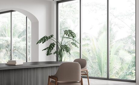 Bodentiefe Fenster aus Aluminium mit schmalen Profile im Salon