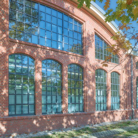 Stahl Fenster für industrielle Architektur, alte Fabrik und Ziegelgebäude